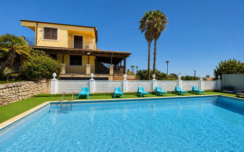 Villa Patrizia: Bleu, Piscine, Recours, Eco Hôtel, Biens, Ombre, Hacienda, Loisir, Villa