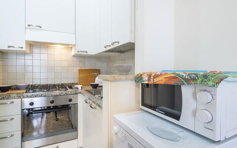 Nautilus: Principaux Appliance, Cuisine, Appareil De Cuisine, Sol, Comptoir, Design Intérieur, Sol, Cabinetry, Pièce, Électroménager