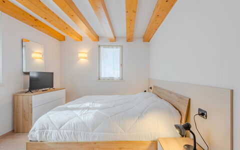 Rugia: Design Intérieur, Mur, Sol, Chambre, Bois, Lit, Sol, Meubles, Plafond, Parquet