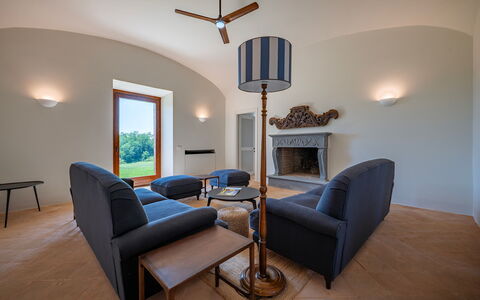 Tenuta Orsini 9+3: Meubles, Mur, Design Intérieur, Sol, Sol, Éclairage, Plafond, Pièce, Chaise, Salon