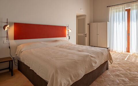 Tenuta Orsini 9+3: Meubles, Lit, Design Intérieur, Chambre, Mur, Drap De Lit, Literie, Sol, Sol, Bois