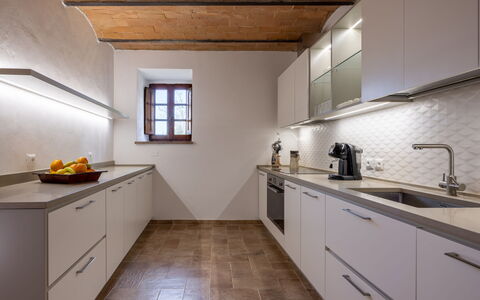 Casa Clara Pool, Casole Elsa, Monti: Cuisine, Comptoir, Sol, Design Intérieur, Appareil De Cuisine, Bois, Evier, Cabinetry, Plafond, Domicile