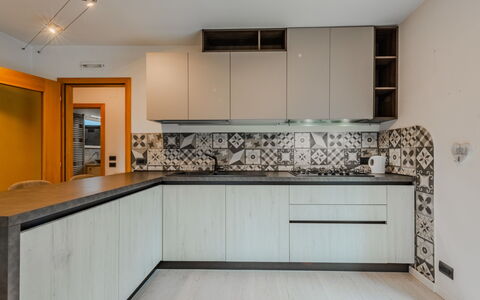 Federica: Cuisine, Comptoir, Design Intérieur, Sol, Bois, Appareil De Cuisine, Cabinetry, Sol, Architecture, Principaux Appliance