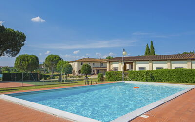 Bucine 690: L'Eau, Ciel, Nuage, Jour, Plante, Piscine, La Nature, Bleu Azur, Arbre, Architecture