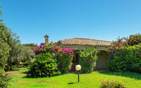 Villasimius 300: Arbuste, Jardin, Biens, Ferme, Chalet, Pelouse, Hacienda, Aménagement Paysager, Eco Hôtel