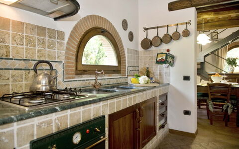 La Capinera: Comptoir, Pièce, Propriété, Cuisine, Bâtiment, Tuile, Cabinetry, Design Intérieur, Meubles, Évier
