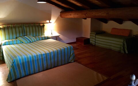 La Cenerara: Chambre, Pièce, Lit, Meubles, Propriété, Grenier, Bâtiment, Design Intérieur, Suite, Maison