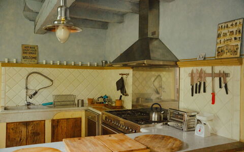 La Cenerara: Cuisine, Sol, Bois, Design Intérieur, Comptoir, Appareil De Cuisine, Sol, Plafond, Cuisinière, Meubles
