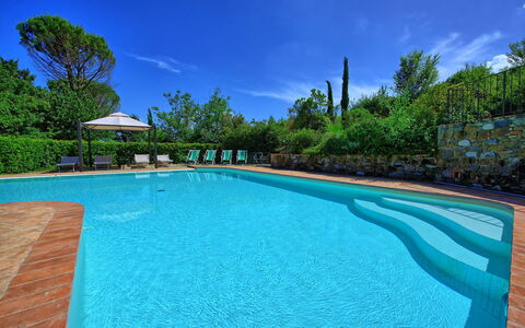 Casa Scopeti: Piscine, Propriété, Immobilier, Loisir, L'Eau, Recours, Vacances, Arbre, Biens, Ville Resort