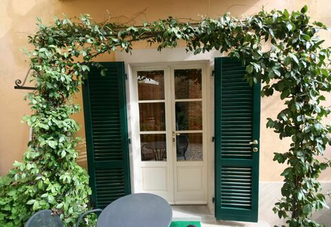 Santo Agostino: Propriété, Domicile, Maison, Bâtiment, Fenêtre, Immobilier, Porte, Architecture, Façade, Arbre