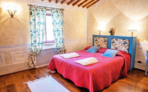 Villa Petrognano: Chambre, Lit, Pièce, Meubles, Propriété, Design Intérieur, Drap De Lit, Bâtiment, Cadre De Lit, Maison