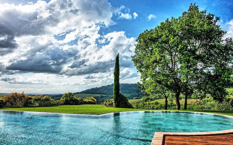 Villa Petrognano: Paysage Naturel, Ciel, La Nature, L'Eau, Bleu, Point De Repère, Arbre, Jour, Ressources En Eau, Nuage