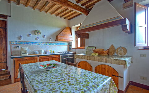 San Donnino: Pièce, Propriété, Meubles, Bâtiment, Maison, Design Intérieur, Plafond, Cuisine, Sol, Immobilier
