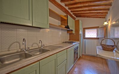 San Donnino 1: Propriété, Comptoir, Pièce, Cabinetry, Cuisine, Évier, Meubles, Bâtiment, Maison, Sol