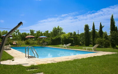 Pozzonovo: Bleu, Piscine, Mobilier De Jardin, Loisir, Recours, Ombre, Balancelle, Jardin, Eco Hôtel, Aménagement Paysager