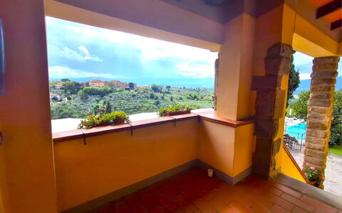 La Greppia: Balcon, Hacienda, Villa