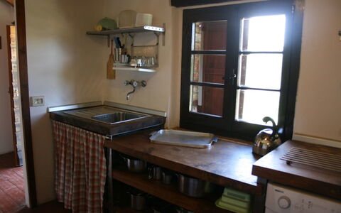 Agriturismo Bevignano: Pièce, Propriété, Meubles, Bâtiment, Maison, Comptoir, Cabinetry, Table, Cuisine, Dur