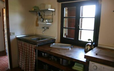Casa Ghigo: Pièce, Propriété, Meubles, Bâtiment, Maison, Comptoir, Cabinetry, Table, Cuisine, Dur