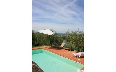 San Eusebio: L'Eau, Nuage, Ciel, Plante, Bâtiment, Piscine, Mobilier De Jardin, Ombre, Rectangle, Arbre