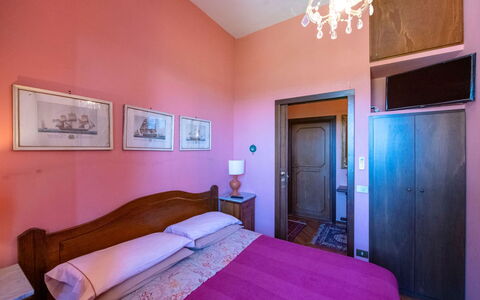 Casa Grion: Mur, Design Intérieur, Sol, Chambre, Porte, Rose, Lit, Appartement, Drap De Lit, Cadre De Lit