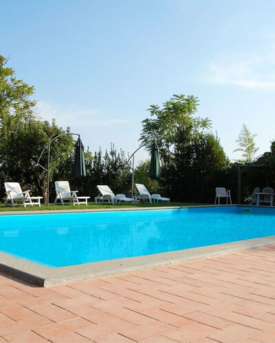 Casa Grion: L'Eau, Ciel, Plante, Propriété, Piscine, Bleu Azur, Arbre, Ombre, Herbe, Loisir
