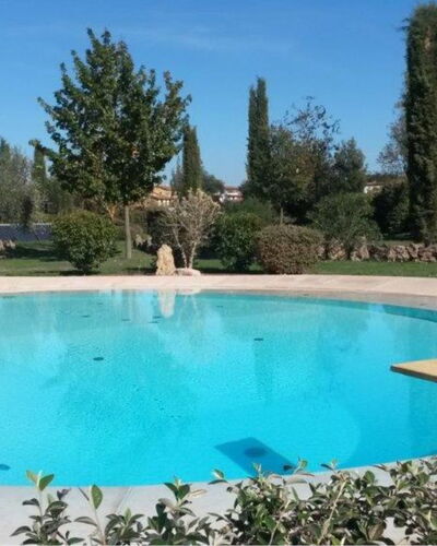 Pieve di Sant Ippolito: L'Eau, Ciel, Plante, Propriété, Piscine, La Nature, Bleu Azur, Arbre, Plan D'Eau, Ombre