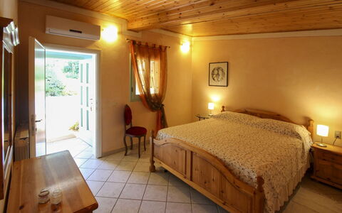 Pagliazzone: Meubles, Plafond, Sol, Design Intérieur, Sol, Lit, Pièce, Chaise, Chambre, Recours