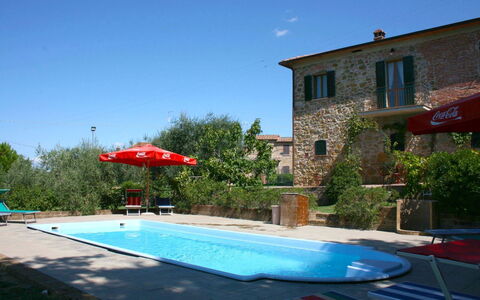 Casa Felice: L'Eau, Ciel, Plante, Bâtiment, Fenêtre, Piscine, Bleu, Bleu Azur, Arbre, Ombre