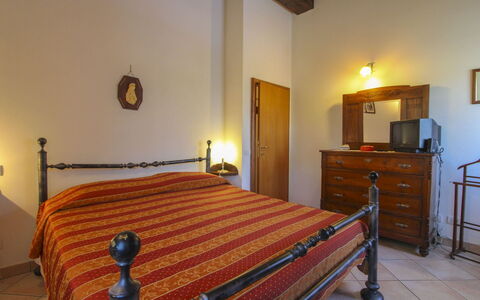 Il Viaggiolo: Meubles, Bois, Sol, Design Intérieur, Sol, Plafond, Pièce, Chambre, Lit, Drap De Lit