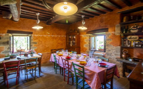 Torre di Vignale: Meubles, Table, Table Cuisine Et Salle A Manger, Chaise, Restaurant, Salle À Manger, Eco Hôtel, Tache De Bois, Ferme, Table Basse