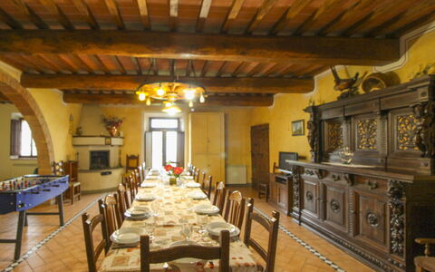 Casa Bella: Meubles, Table, Design Intérieur, Sol, Pièce, Table Cuisine Et Salle A Manger, Salle À Manger, Chaise, Plafond, Luminaire