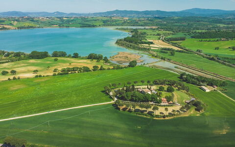 Poggio Falcone: L'Eau, Ciel, Ressources En Eau, Nuage, Vert, Paysage Naturel, Environnement Naturel, Montagnes, Arbre, Lot Terre