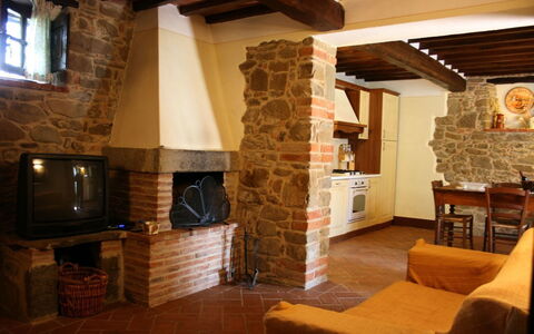 Podere della Crocchia: Pièce, Propriété, Bâtiment, Cheminée, Salon, Foyer, Design Intérieur, Meubles, Maison, Mur