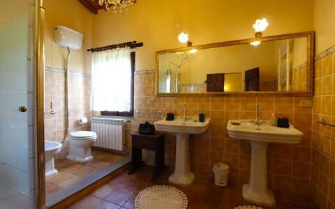 Villa Cecilia: Salle De Bains, Pièce, Propriété, Design Intérieur, Bâtiment, Sol, Meubles, Tuile, Luminaire Plomberie, Maison