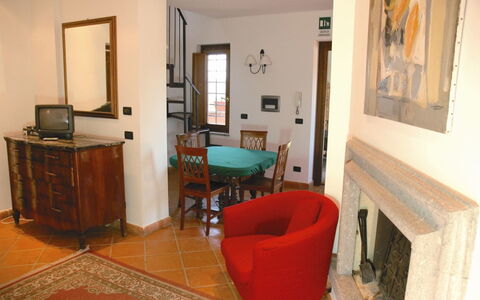 Villa Iris: Pièce, Propriété, Bâtiment, Maison, Sol, Meubles, Immobilier, Design Intérieur, Appartement, Dur
