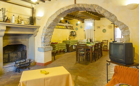 Casa la Primula: Meubles, Mur, Design Intérieur, Table, Plafond, Table Cuisine Et Salle A Manger, Chaise, Sol, Pièce, Salle À Manger