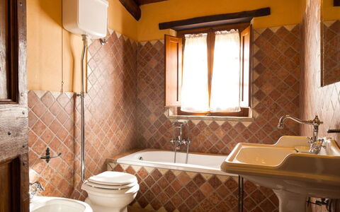 Casa la Primula: Salle De Bains, Pièce, Propriété, Design Intérieur, Tuile, Bâtiment, Évier, Immobilier, Mur, Maison