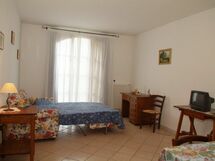 Living room/ kitchen area