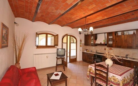 Pienza: Pièce, Propriété, Bâtiment, Meubles, Design Intérieur, Chambre, Plafond, Maison, Suite, Immobilier