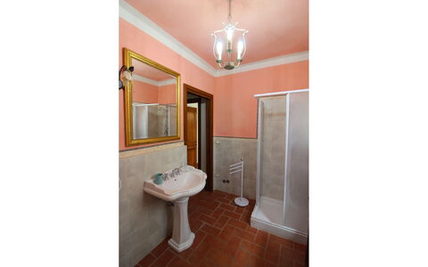 Podere Marcigliano: Miroir, Robinet, Luminaire Plomberie, Meubles, Bâtiment, Évier, Lavabo, Salle De Bains, Maison, Cadre