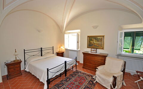 Dante: Pièce, Propriété, Meubles, Chambre, Bâtiment, Lit, Design Intérieur, Plafond, Architecture, Sol