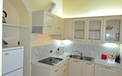 Dante 6: Propriété, Pièce, Cuisine, Meubles, Cabinetry, Bâtiment, Comptoir, Maison, Sol, Plafond