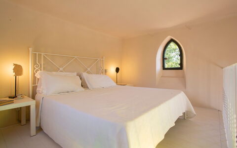Villa Pedone: Architecture, Plafond, Sol, Chambre, Lit, Daylighting, Literie, Hôtel, Hôtel Boutique, Plâtre