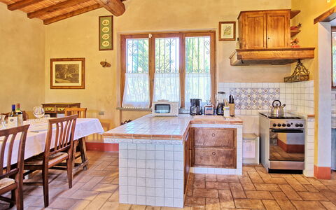 Casa Cipressi: Propriété, Pièce, Bâtiment, Cuisine, Meubles, Design Intérieur, Maison, Comptoir, Sol, Tuile