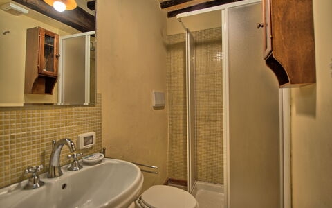 Cerretalta: Salle De Bains, Pièce, Propriété, Design Intérieur, Tuile, Luminaire Plomberie, Immobilier, Bâtiment, Maison, Architecture