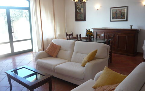 Villa Giulia Follonica: Pièce, Salon, Meubles, Propriété, Design Intérieur, Sol, Bâtiment, Mur, Table, Canapé
