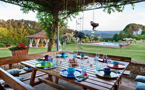 Villa Sant' Angelo: Propriété, Loisir, Patio, Table, Arrière-Cour, Plate-Forme, Maison, Vacances, Domicile, Immobilier