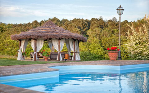 Villa Sant' Angelo: Piscine, Propriété, Bâtiment, Maison, Recours, Loisir, Immobilier, Vacances, L'Eau, Arbre