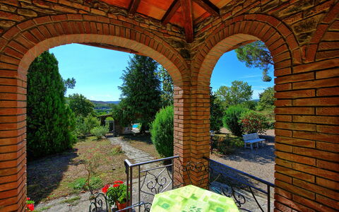 Casale Ambra: Propriété, Cambre, Architecture, Bâtiment, Immobilier, Maison, Brique, Arbre, Domicile, Jardin