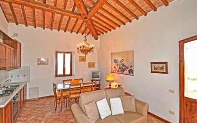 Vittoriana 4: Propriété, Pièce, Bâtiment, Meubles, Plafond, Maison, Immobilier, Design Intérieur, Salon, Domicile